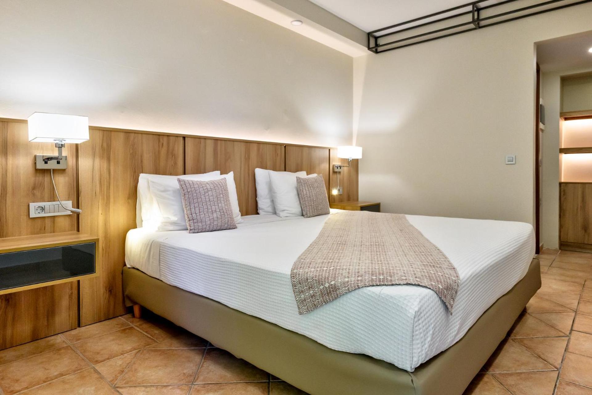 White Olive Premium Laganas Hotel Ngoại thất bức ảnh