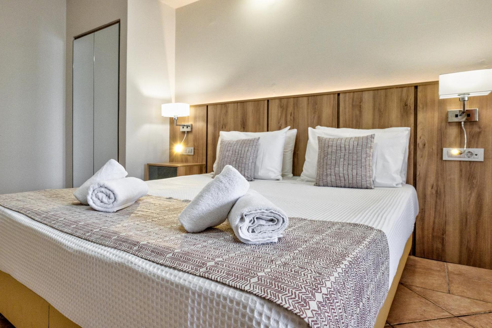 White Olive Premium Laganas Hotel Ngoại thất bức ảnh