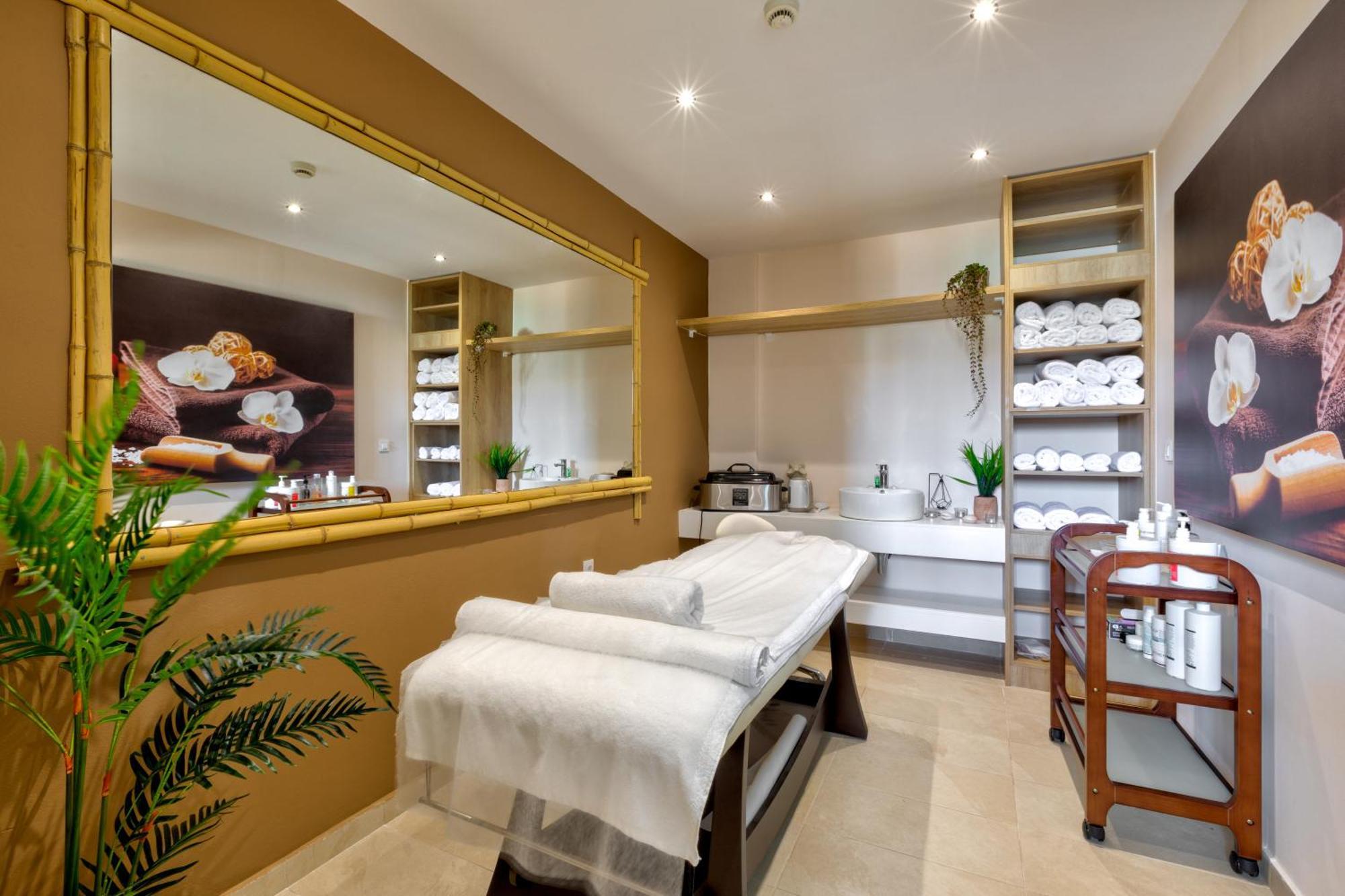 White Olive Premium Laganas Hotel Ngoại thất bức ảnh