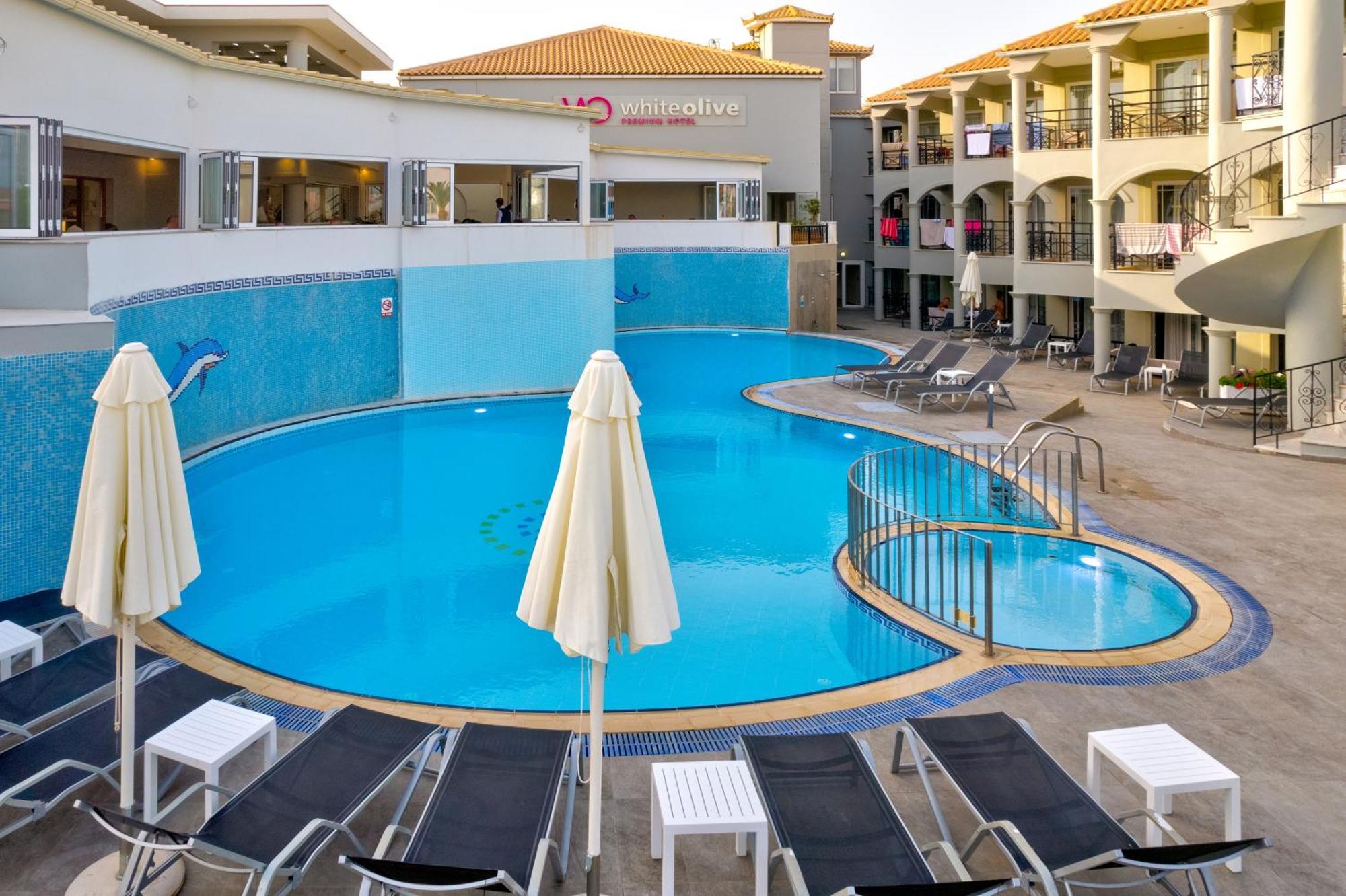 White Olive Premium Laganas Hotel Ngoại thất bức ảnh