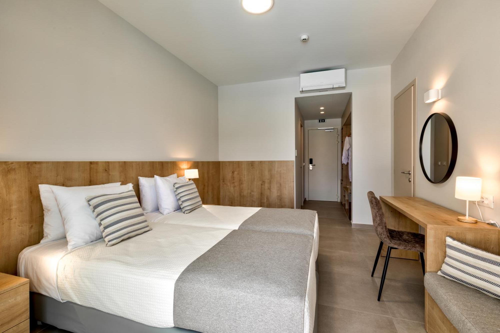 White Olive Premium Laganas Hotel Ngoại thất bức ảnh